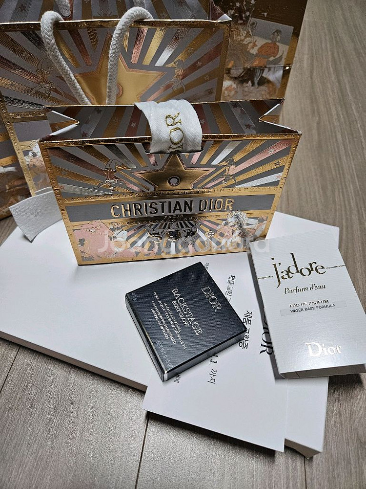 2025디올 홀리데이 스타리모브 블러셔--1