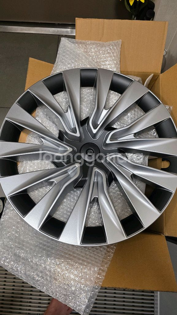 테슬라 모델3 하이랜드 18인치 휠커버 2개--0