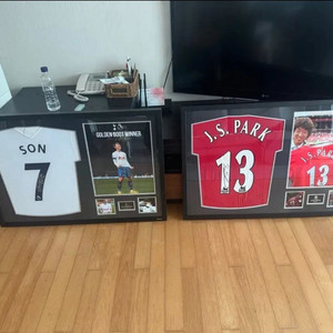 아이콘즈 손흥민 21-22 득점왕 시즌 + 박지성 맨유입단 04-06 친필유니폼액자 팝니다