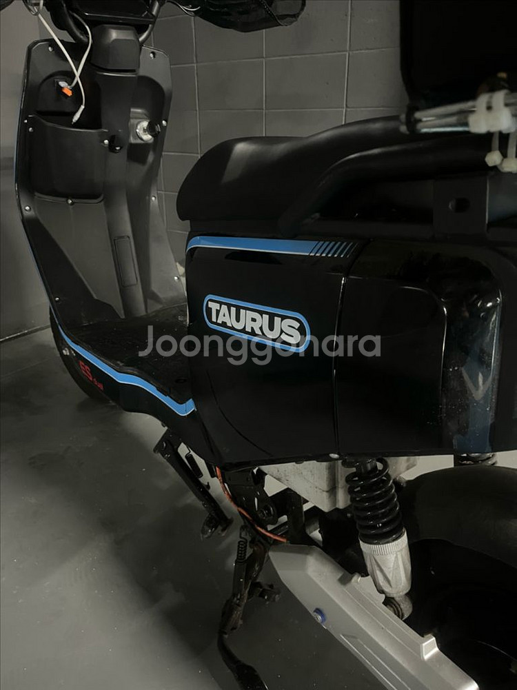 타우러스es듀얼 전동스쿠터 배터리2개 배달셋팅--5
