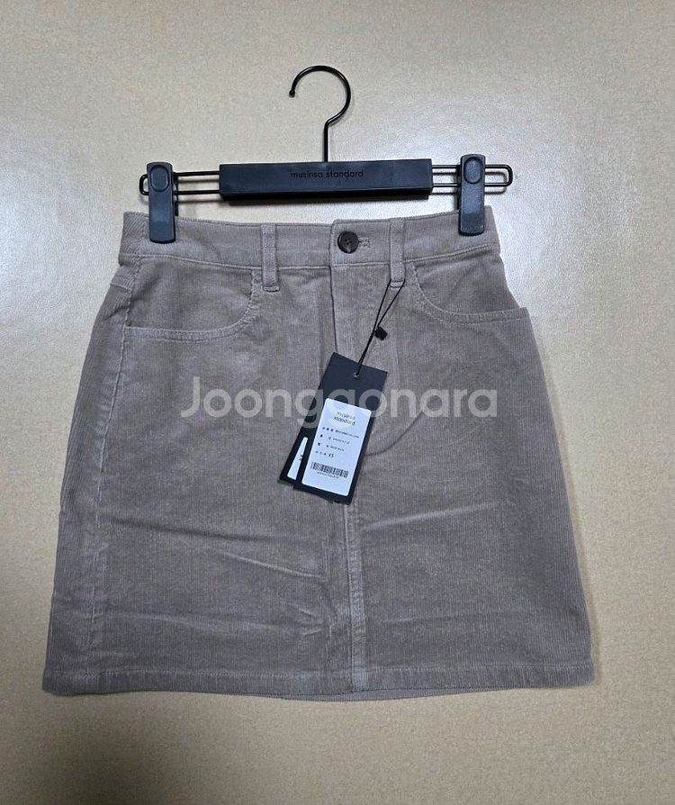 [새상품] 무신사 스탠다드 우먼 코듀로이 미니스커트 라이트베이지--0