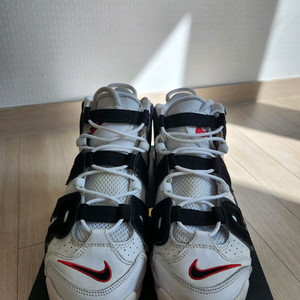 나이키 에어 모어 업템포 흰검 gs 250mm