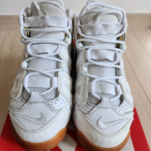 나이키 에어 모어 업템포 흰색 gs 250mm