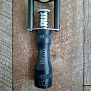 민물 원투 낚시떡밥 압축기