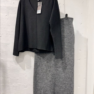 클럽모나코 나그랑 브이넥 블라우스