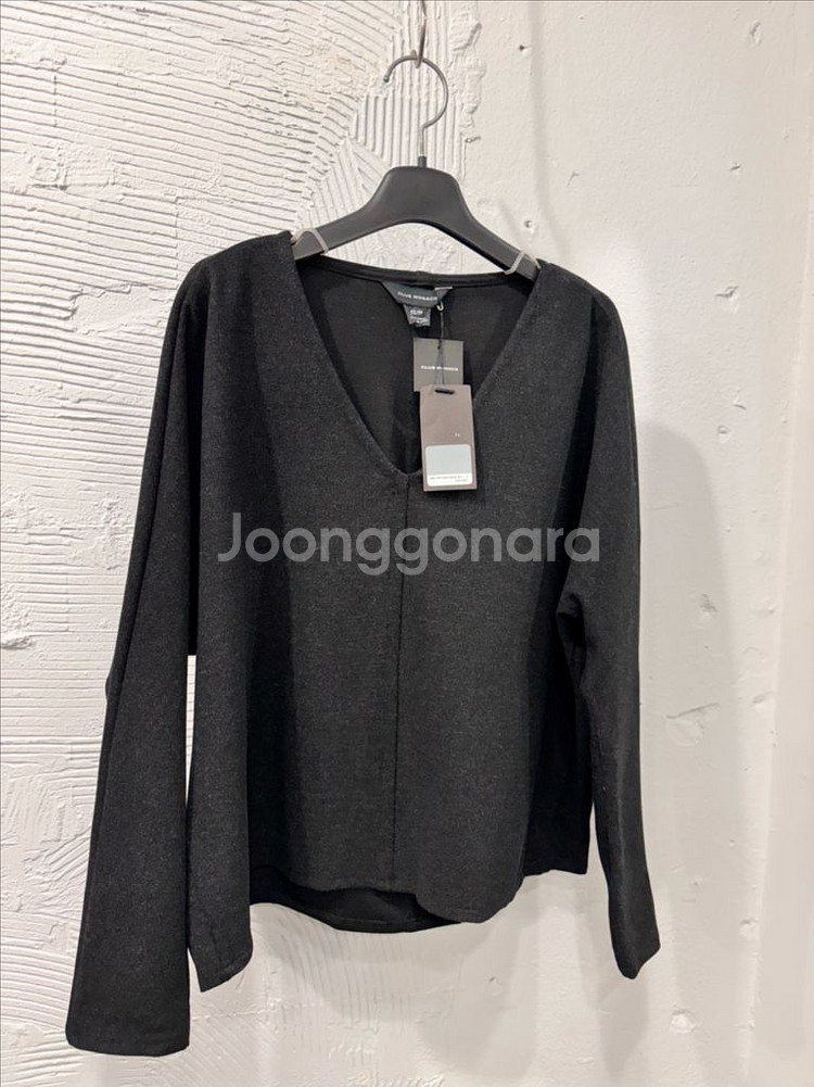 클럽모나코 나그랑 브이넥 블라우스--1