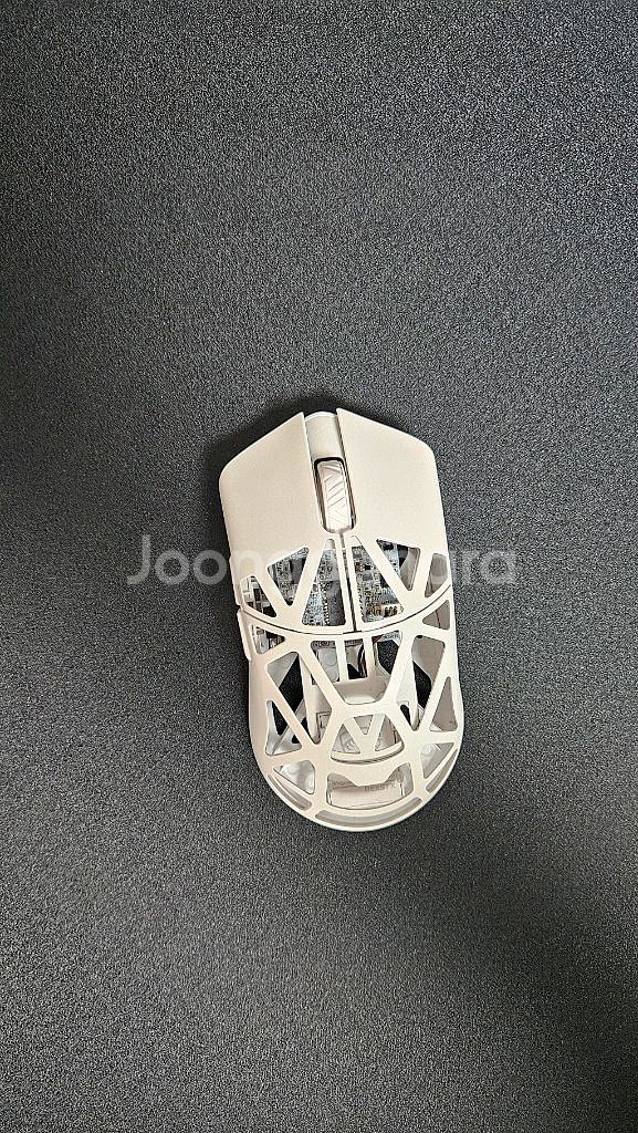 wlmouse beast x pro solid 8k (미디엄 사이즈)--0