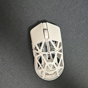 wlmouse beast x pro solid 8k (미디엄 사이즈)