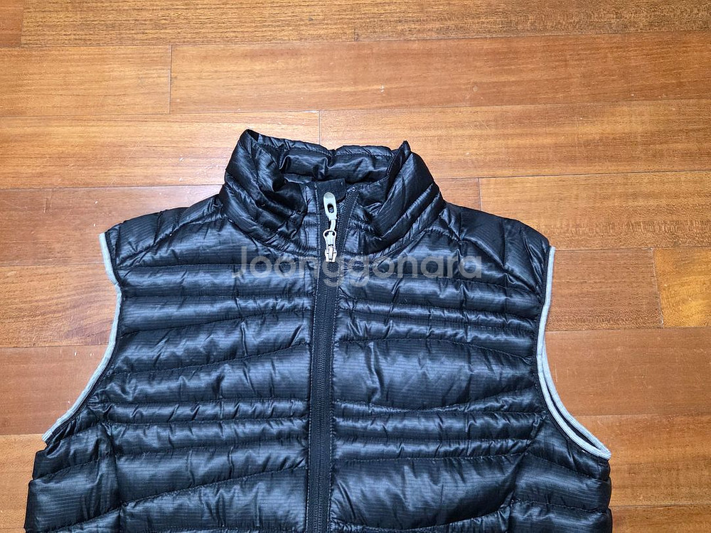 마운틴하드웨어 구스다운 경량 패딩 조끼 여성용 블랙--1