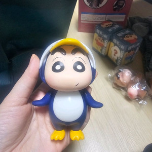 펭귄짱구 피규어