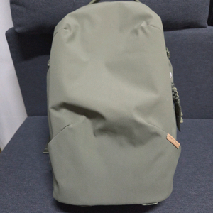 피지테크 원고라이트 22L 카키 카메라가방 판매합니다.