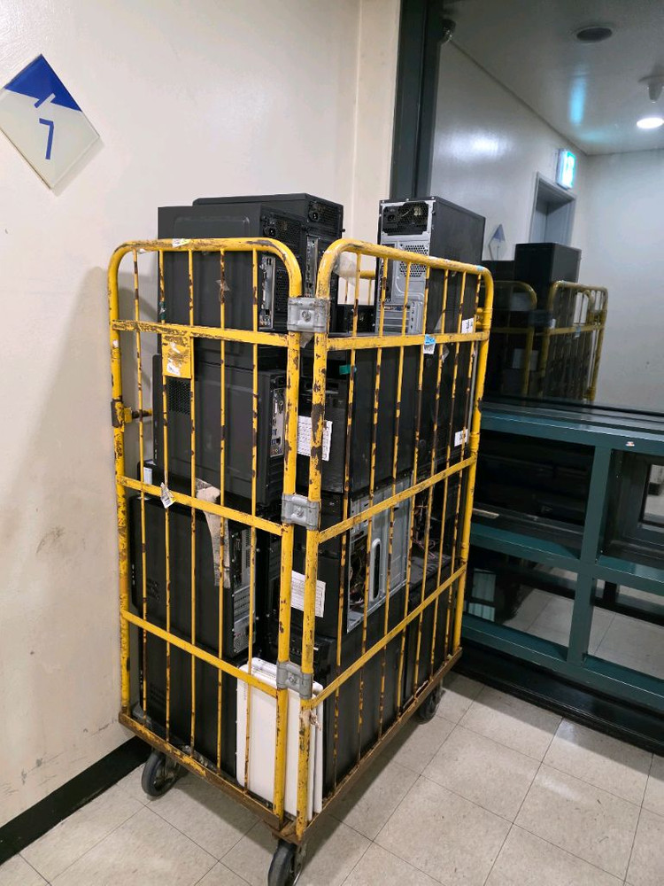 구형 폐컴퓨터 노트북 서버 헨드폰 삽니다--1