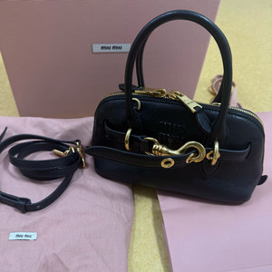 미우미우 아방뛰르 미니 블랙 (장원영 착장)