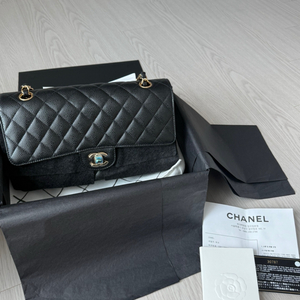 샤넬 클래식 캐비어 미듐 블랙 금장 클미 30번대 ( 새상품 )