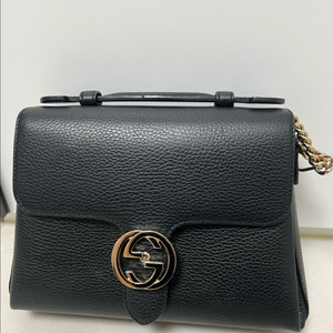 구찌 인터로킹 탑핸들 블랙