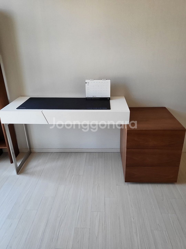 모던한 사무용 책상 세트--0