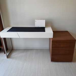 모던한 사무용 책상 세트