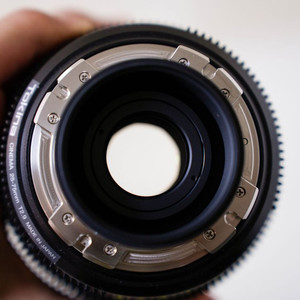 토키나 시네 25-75 pl마운트 300만원 팝니다