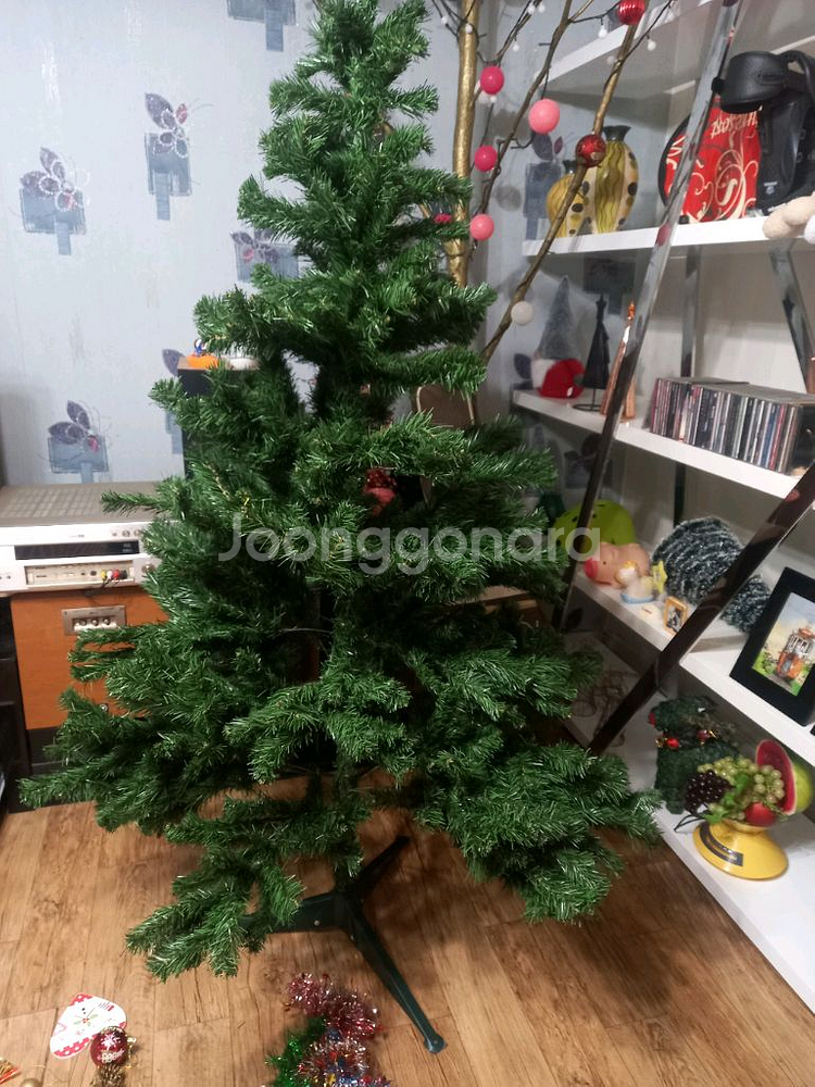 1미타80센치. 크리스마스트리/장신구/조명. 일괄 택포6만원에. 판매--0