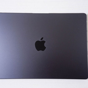 고성능 맥북프로 m3 13인치 팝니다.