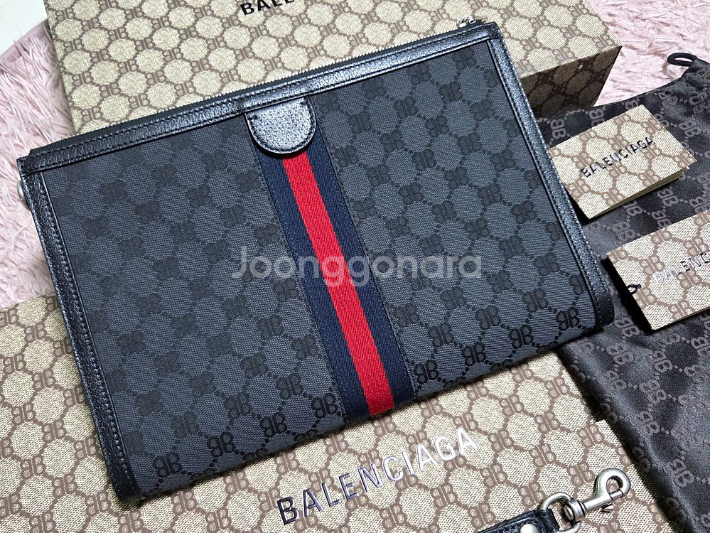 발렌시아가 x 구찌 해커프로젝트 클러치 새상품 팝니다--1