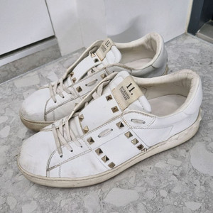 정품 발렌티노 락스터드 스니커즈 화이트 280