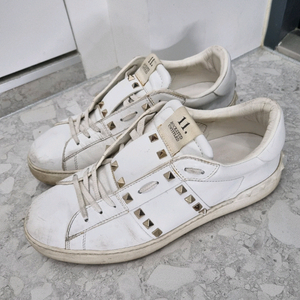 정품 발렌티노 락스터드 스니커즈 화이트 280