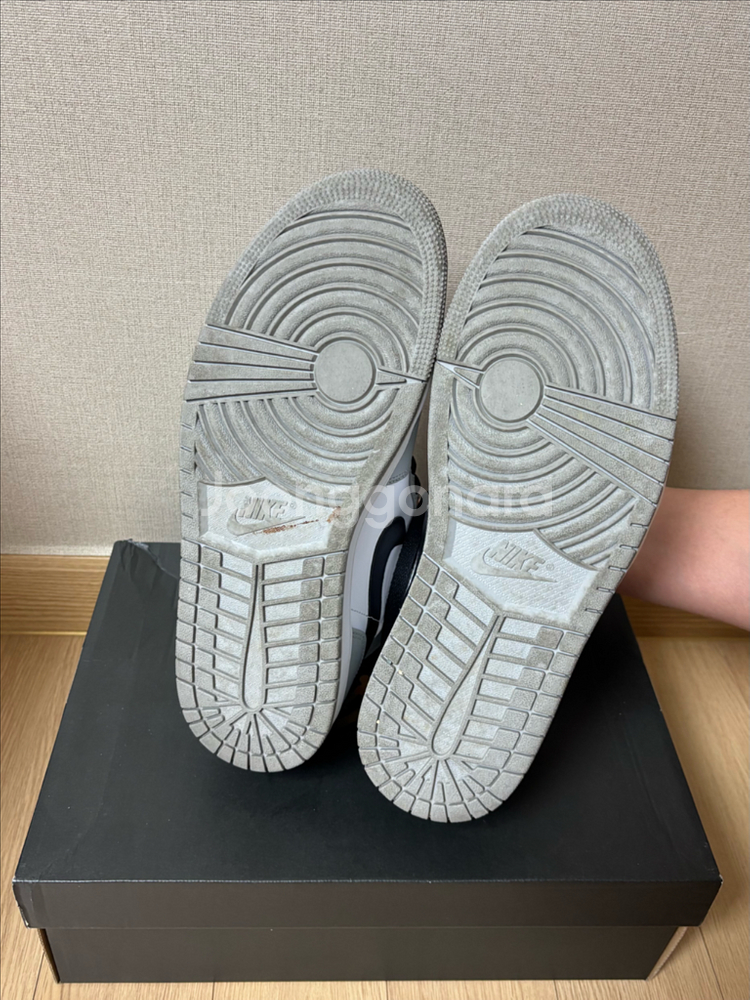 나이키 / 조던1 미드 라이트 스모크 그레이 / 275--5