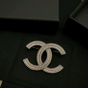 샤넬 CC 로고 브로치 새상품