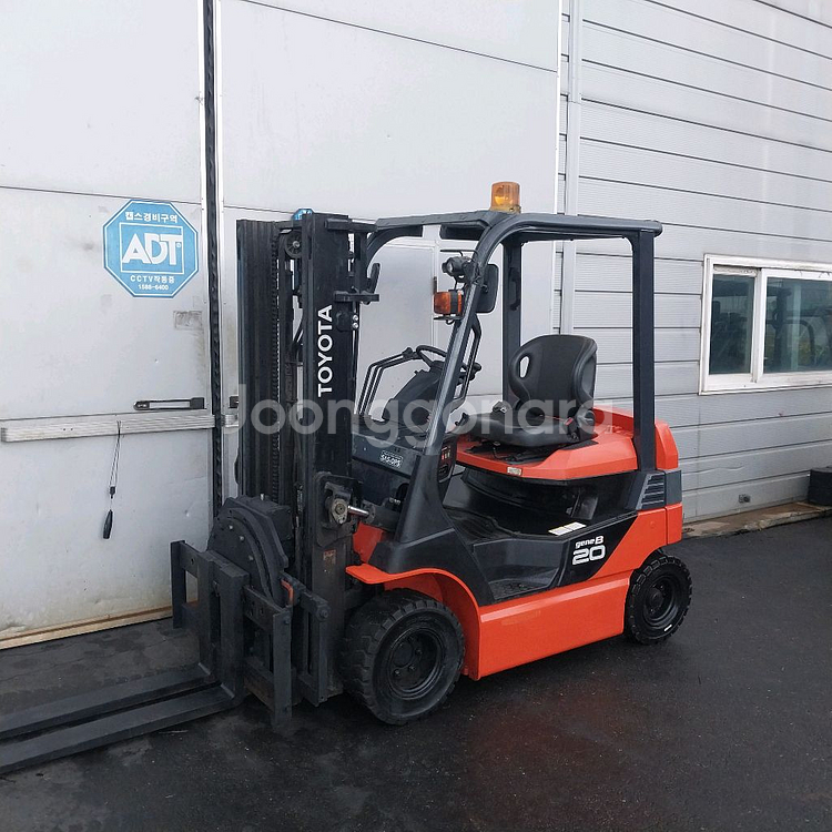 도요다2.0톤 지게차 전동지게차 회전포크 로테이팅포크 2020년식--2