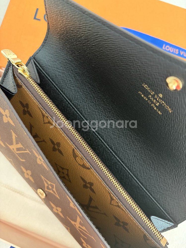 [정품/새제품]루이비통 장지갑 사라 월릿--2