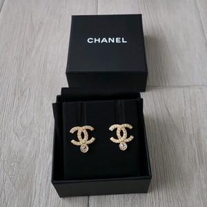 샤넬 CC 로고 귀걸이