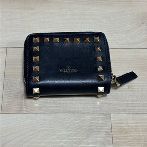 발렌티노 락스터드 반지갑