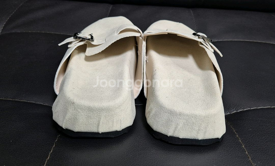 [새상품] 스웨이드 버클 클로그 뮬 슬리퍼(넉넉 235-240)--4