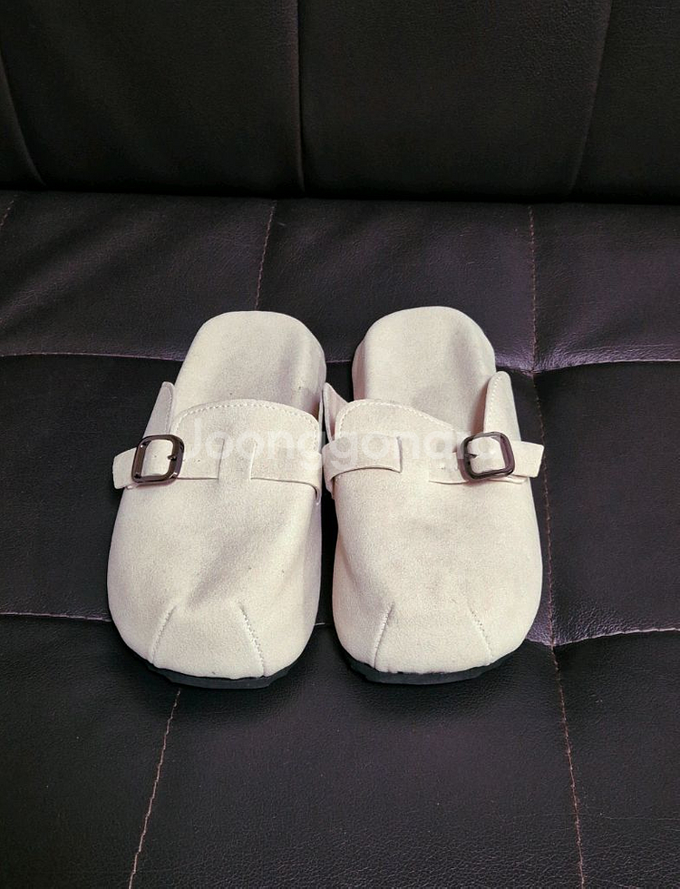 [새상품] 스웨이드 버클 클로그 뮬 슬리퍼(넉넉 235-240)--2