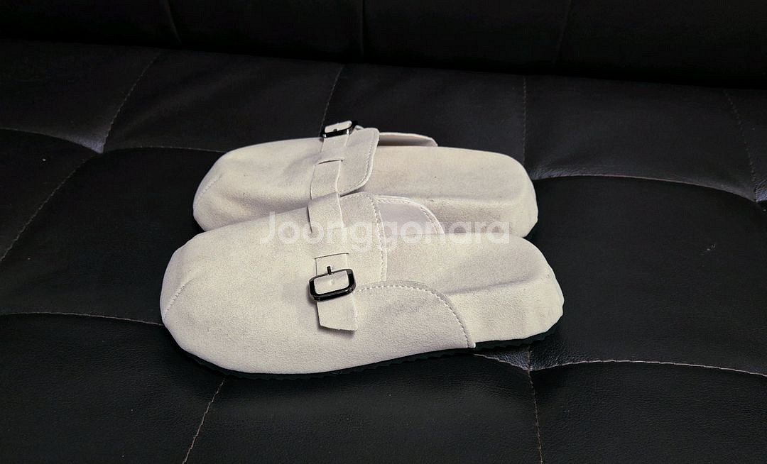 [새상품] 스웨이드 버클 클로그 뮬 슬리퍼(넉넉 235-240)--3