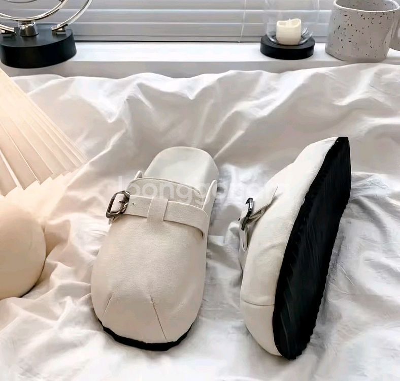 [새상품] 스웨이드 버클 클로그 뮬 슬리퍼(넉넉 235-240)--0