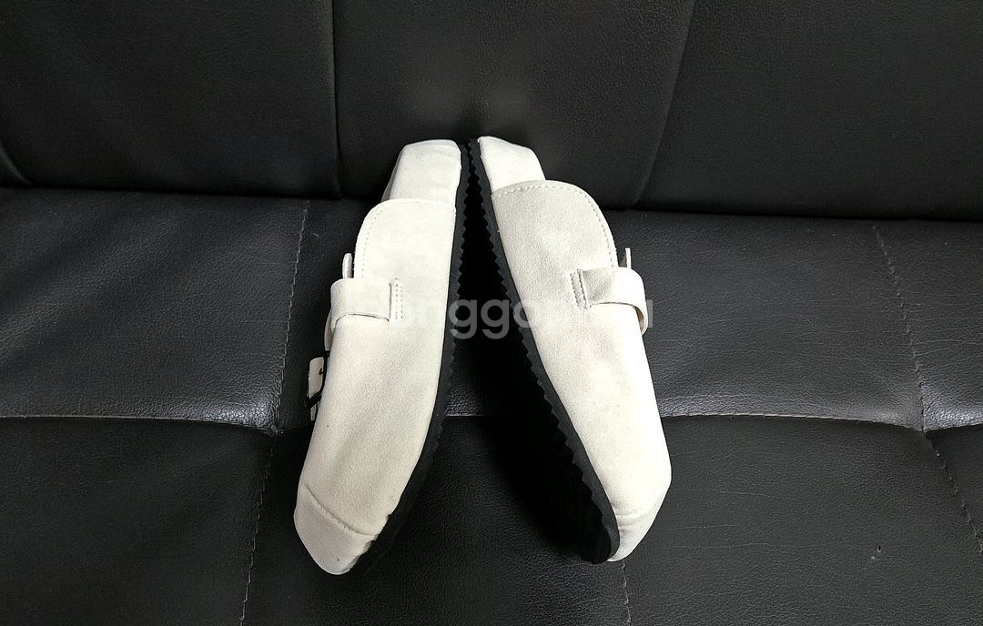 [새상품] 스웨이드 버클 클로그 뮬 슬리퍼(넉넉 235-240)--8