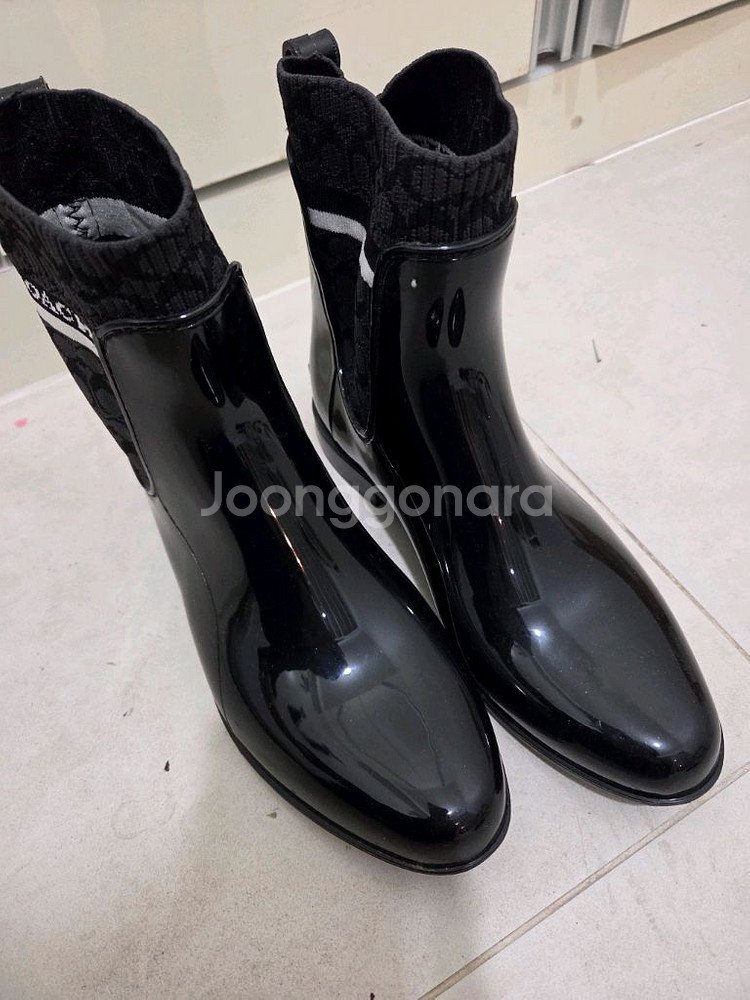 코치 리빙턴 레인부츠 25만>택포4만--1