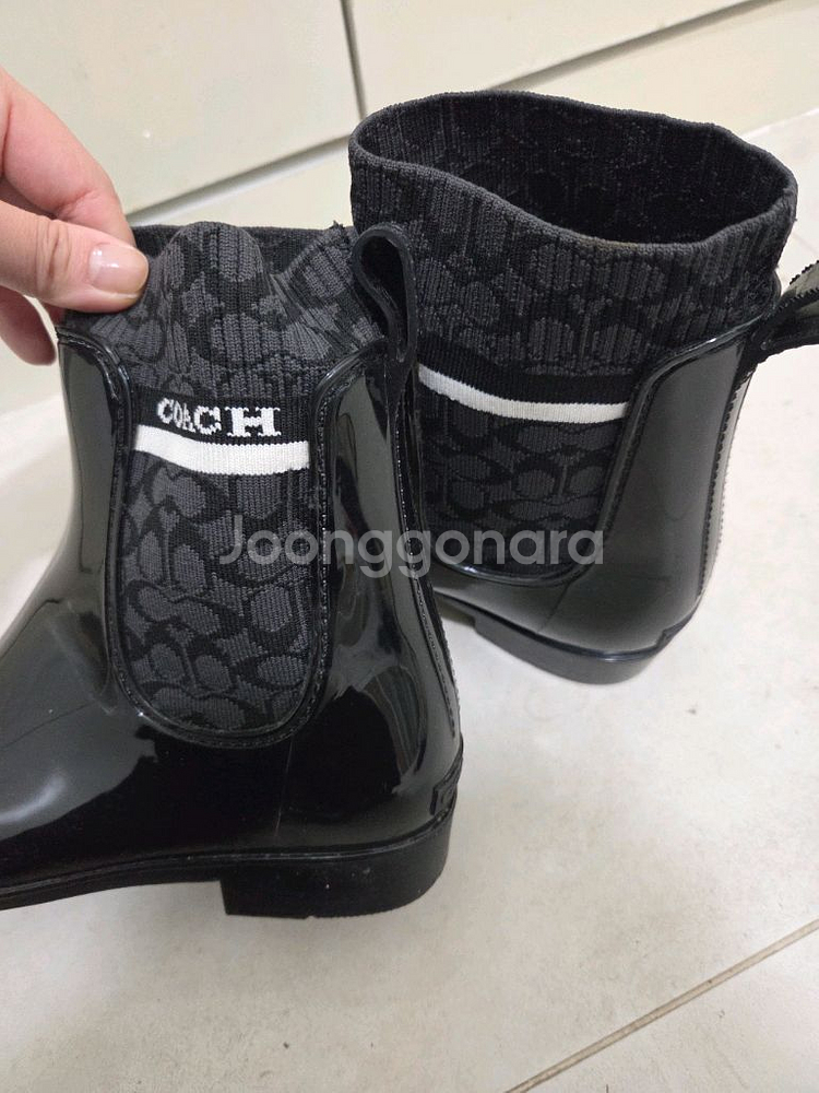 코치 리빙턴 레인부츠 25만>택포4만--5