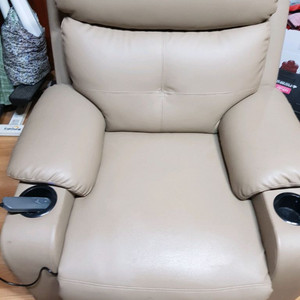 1인용 베이지색 리클라이너 쇼파