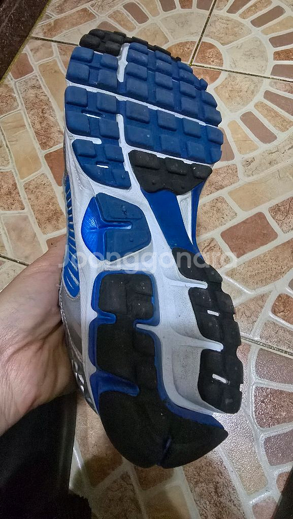 나이키 줌 보메로5 러닝화 235--1