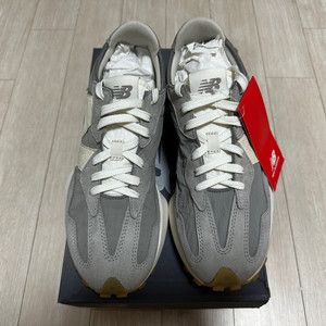 뉴발란스 327 그레이 [ms327ka1] 270mm 팝니다.