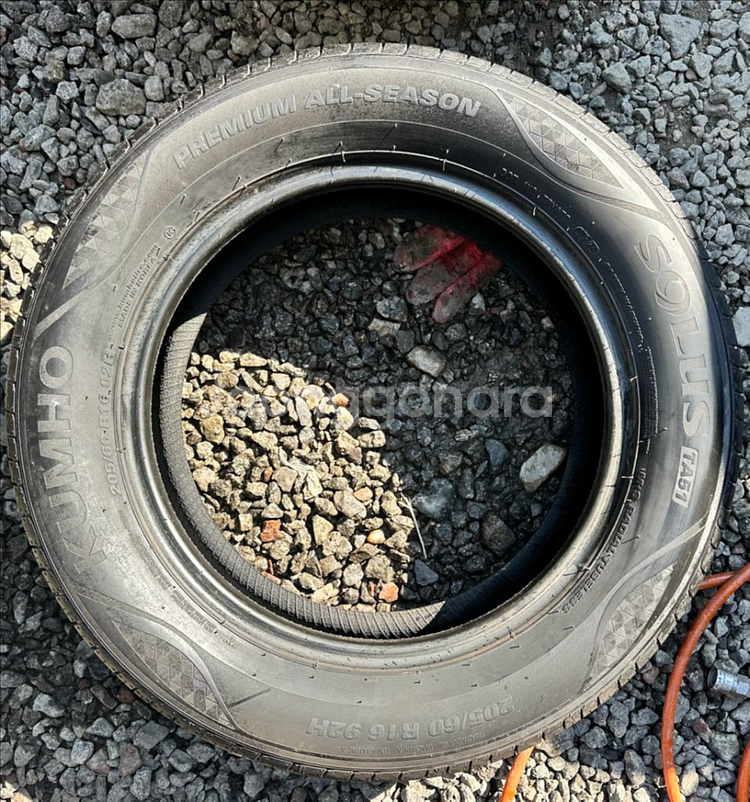 205 60 16금호중고타이어2개2056016--2