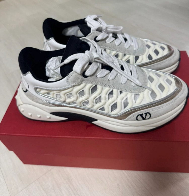 발렌티노 스니커즈--0