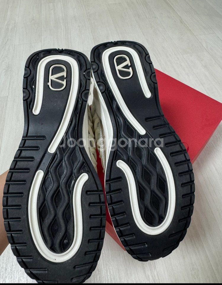 발렌티노 스니커즈--3