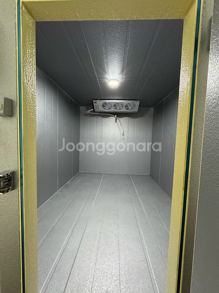 신품급 5평 2칸 분리형 저온저장고 냉장창고 3마력 실외기 2개--3