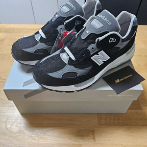 뉴발란스 992 메이드 인 USA 코어 블랙 그레이