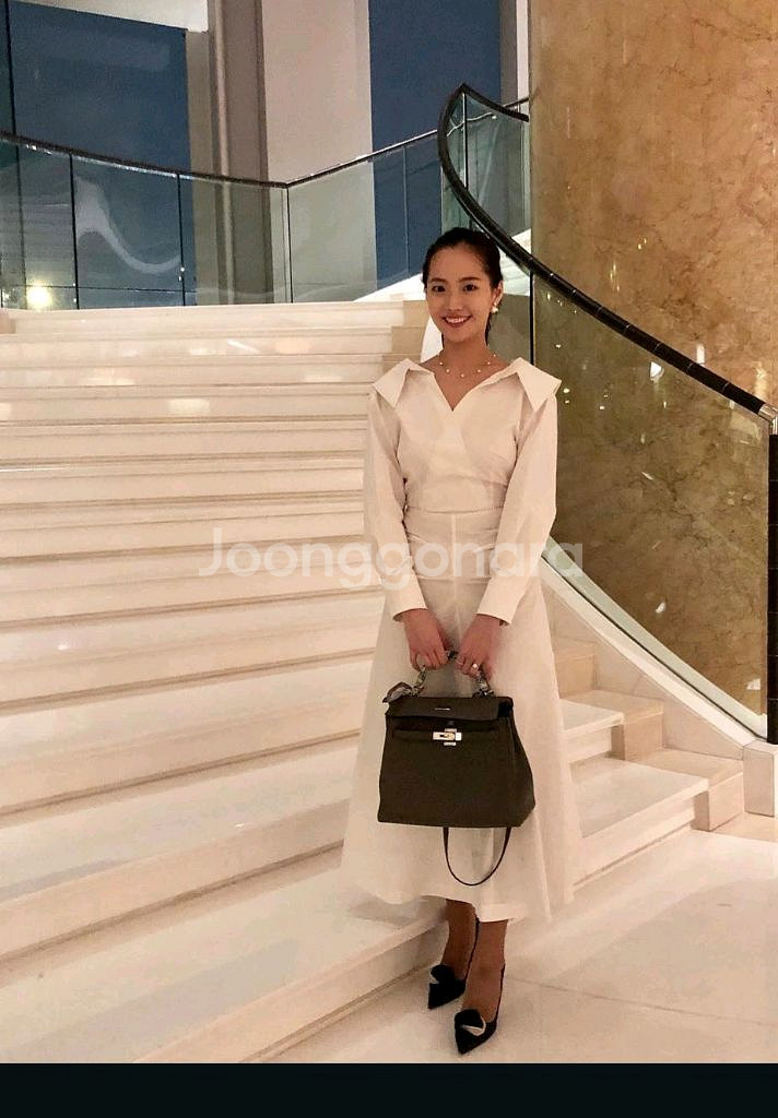 브라이드앤유 Della V-neck 원피스--2