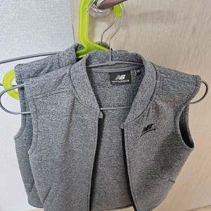 뉴발란스 키즈 조끼 130 쌍둥이 2벌 일괄판매